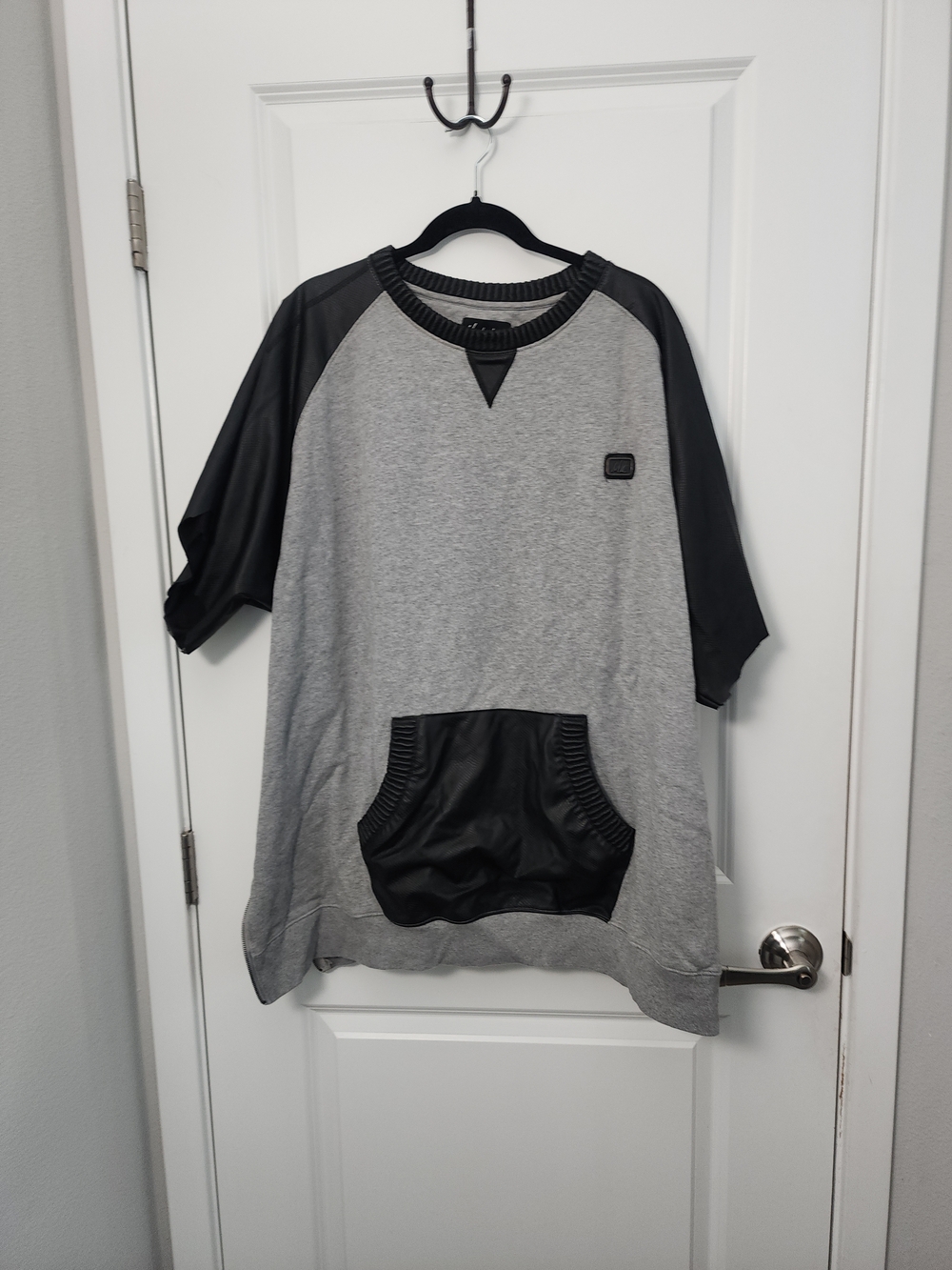 Men's Grey and Black Short-Sleeve Pullover Sweater